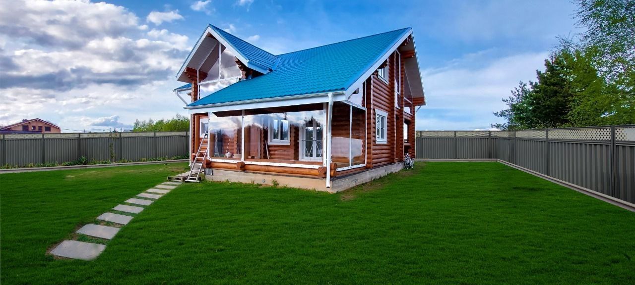 Мягкие окна на веранде загородного дома в Красной Горбатке
